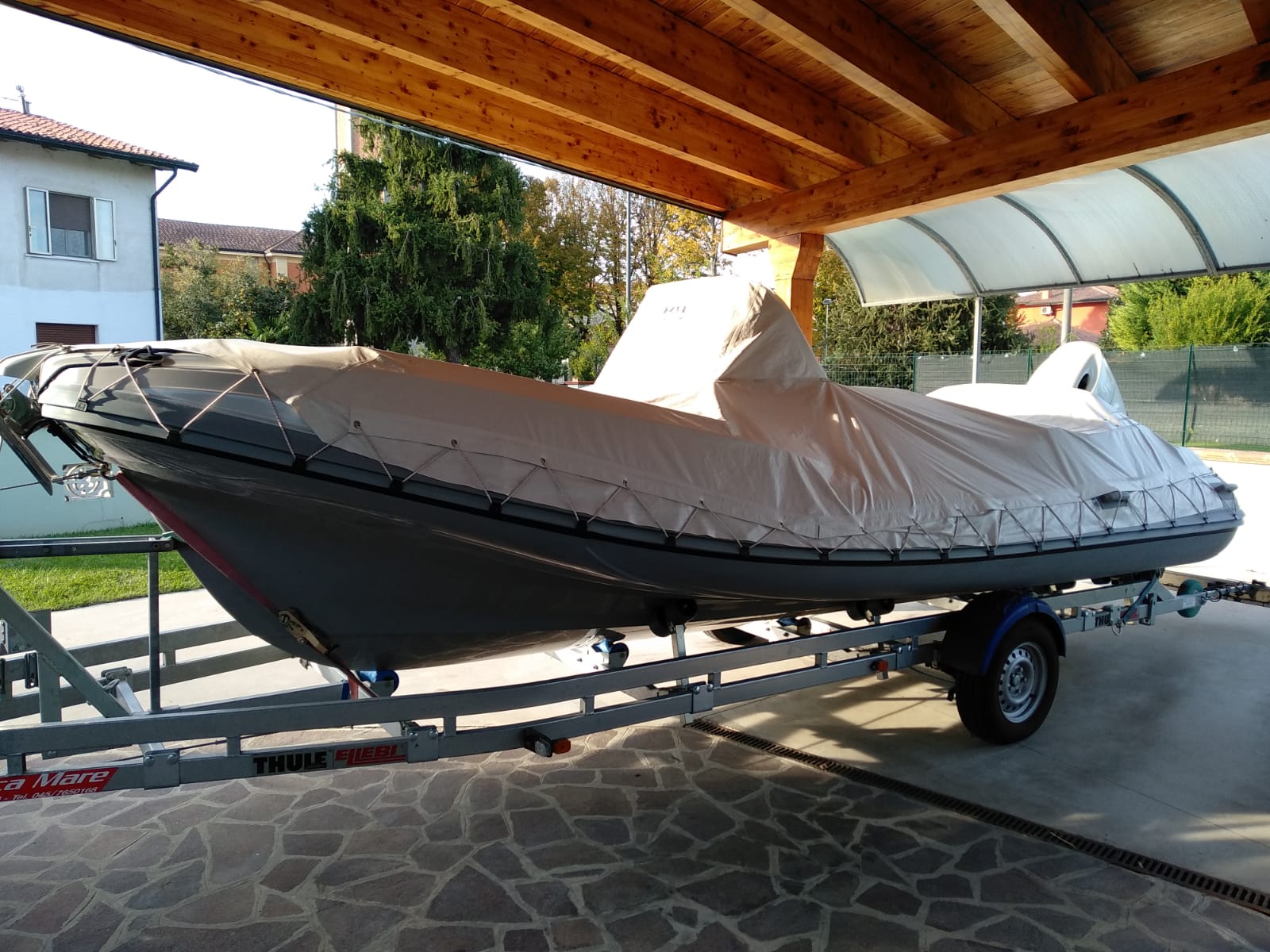 <<< VENDUTO >> Zar 61 Grey + 200hp evinrude e-tec + carrello<br><a href=dettaglio.aspx?Id=332 >VAI ALLA SCHEDA</a>